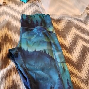 Aurora Borealis Capri Leggings